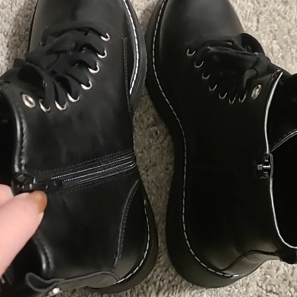 EUC/NWOT Madden NYC Black Leather White Stich Combat Boots Women's Sz 8 - Picture 8 of 12